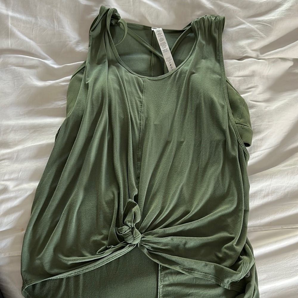 Green lululemon tie tank with built in bra. Size 10